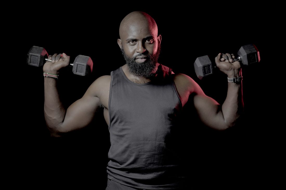 XYNERGYM trainer working out with dumbbells
